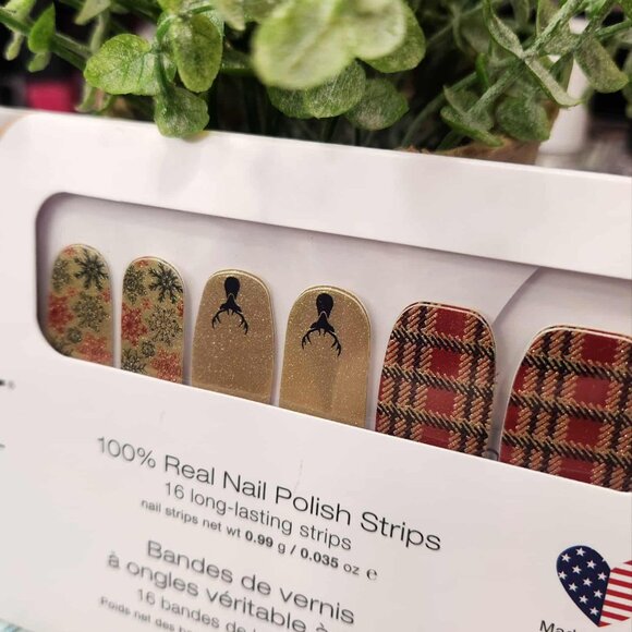 Color Street- Yule Be Jolly - Picture 3 of 4